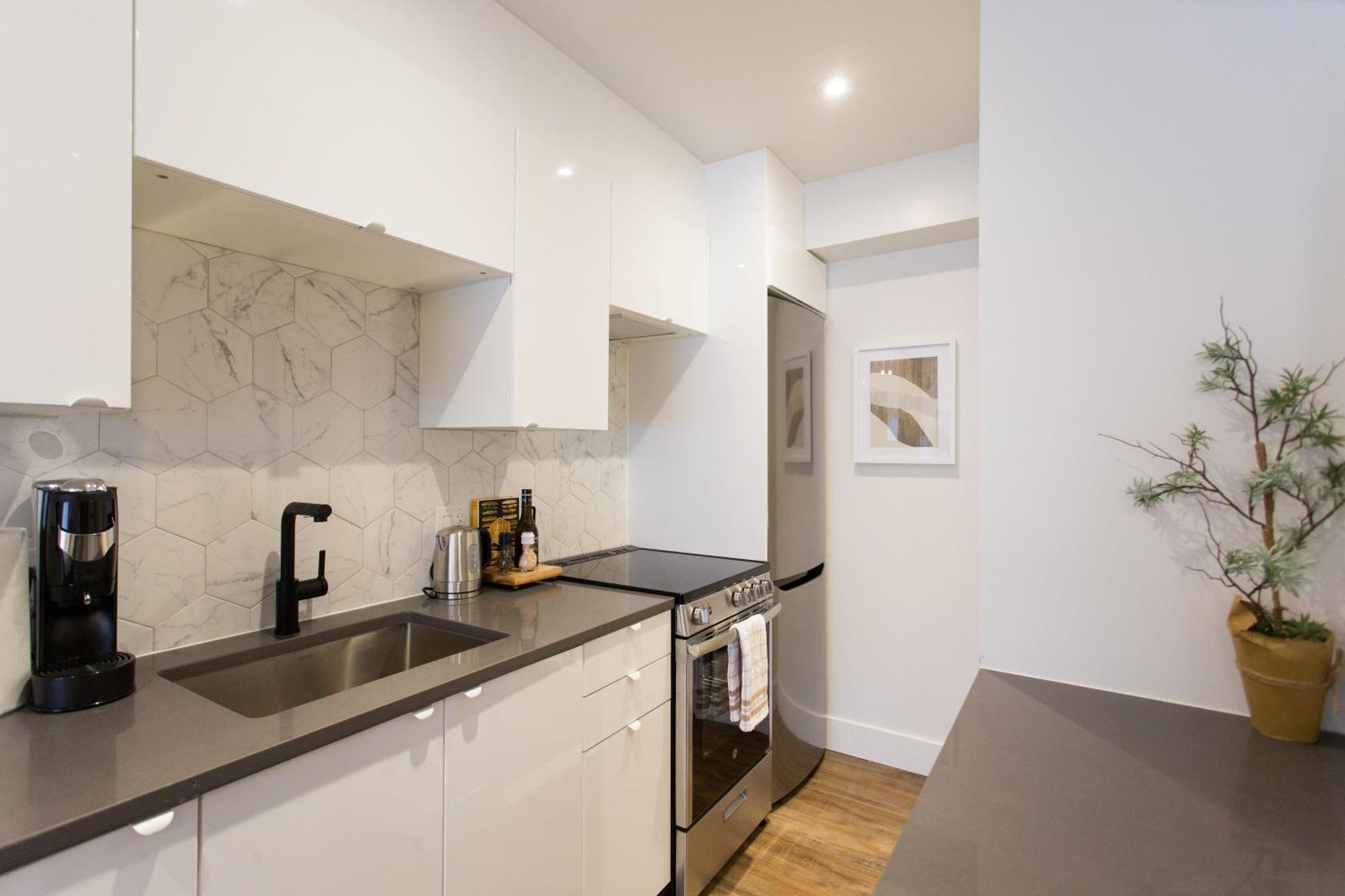 Scandinavian Studio With Full Kitchen And Bath By Den Stays Montréal Rom bilde